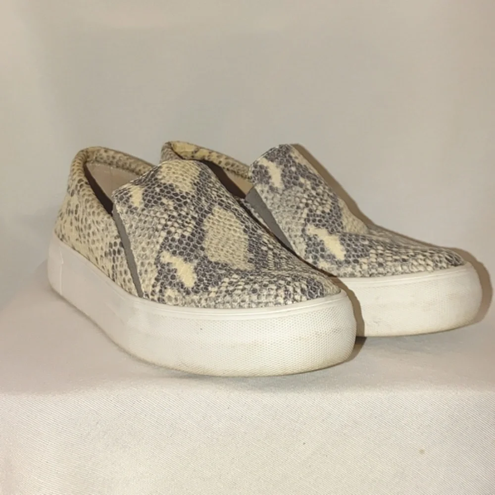 Vince Camuto Korli Women's Slip-On‎ Platform Sneaker 7 Natural Snake Print